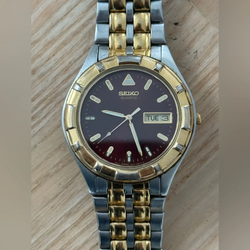 Seiko Rare Vintage Men’s Watch Burgundy Dial Two-Tone Bracelet Case Date Window